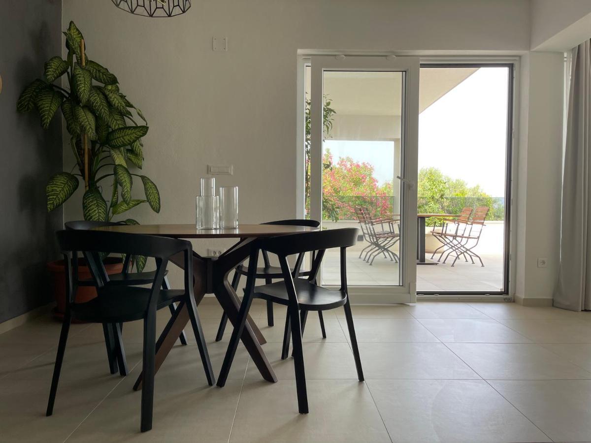 Exclusive 2 Bedroom Seafront With Jacuzzi Zavala
