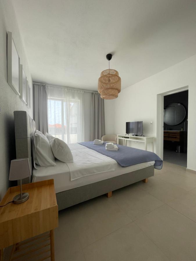 Exclusive 2 Bedroom Seafront With Jacuzzi Apartment *