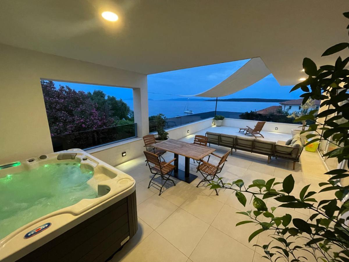 Exclusive 2 Bedroom Seafront With Jacuzzi * Zavala